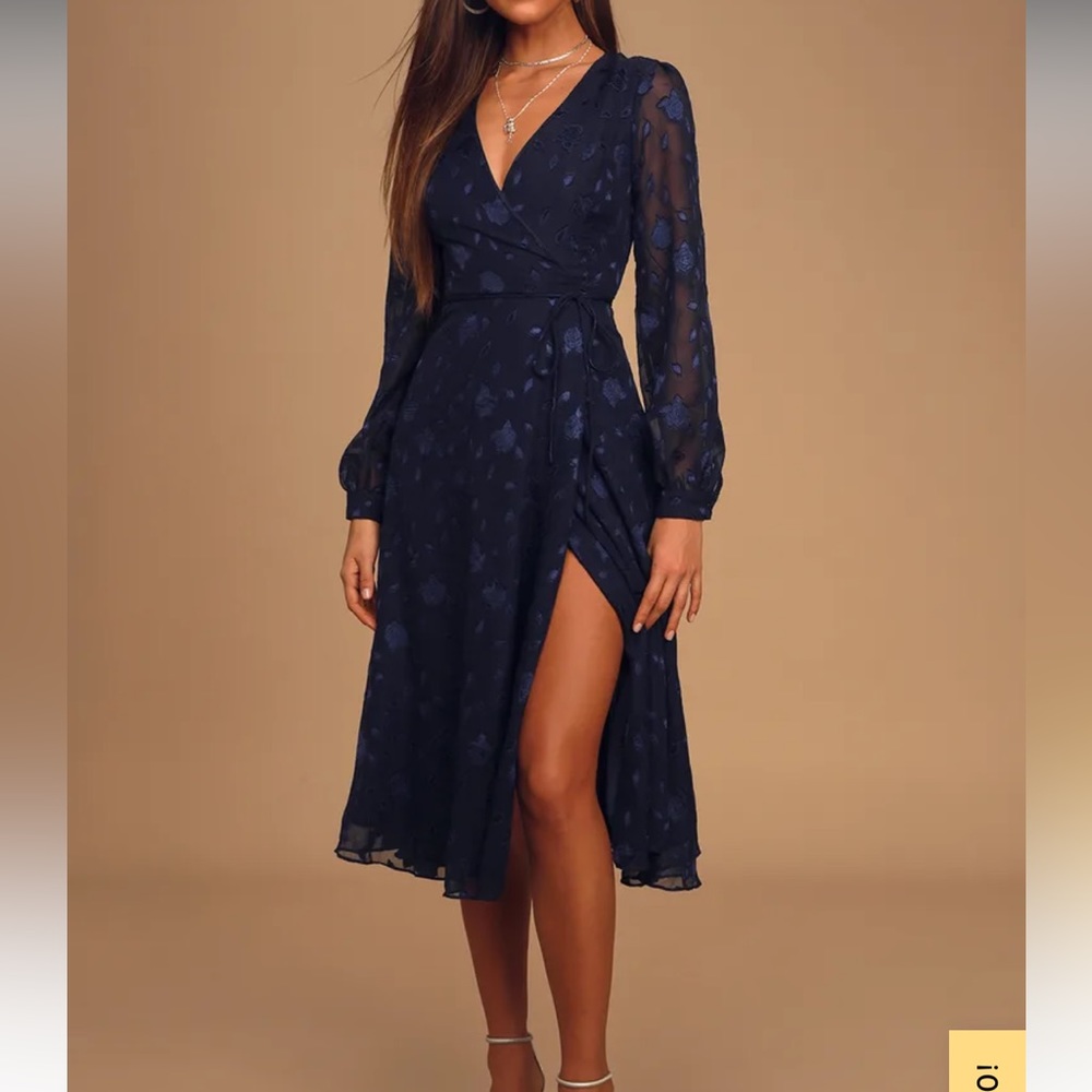 Lulu’s blue floral wrap dress - Picture 1 of 4